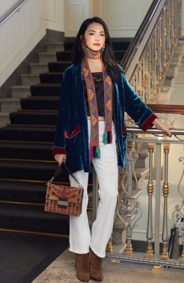 姚晨这身穿搭有毒吧,穿男人"睡衣"不算,还把腰带当围巾