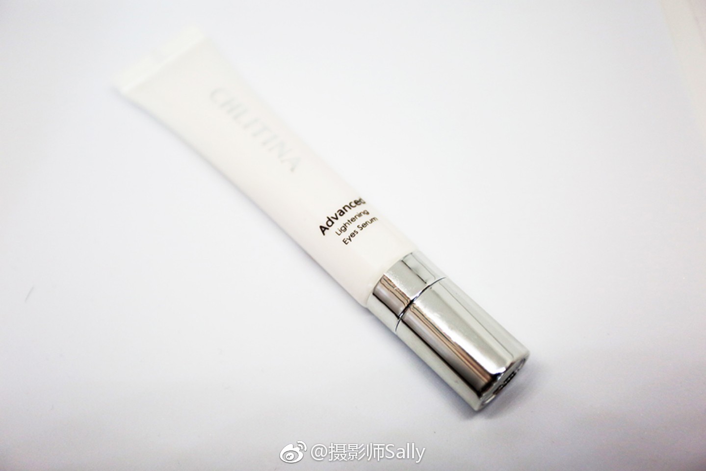 克丽缇娜晶钻光透眼部精华乳,含有多重植物精粹