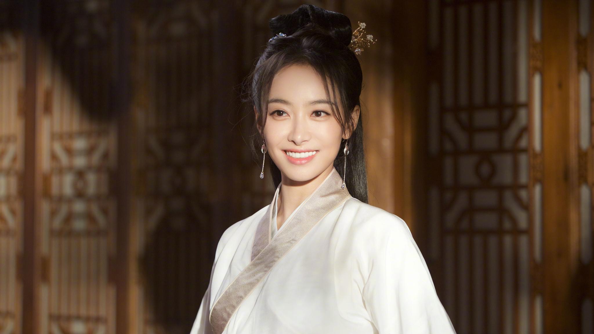 看了结爱·千岁大人的初恋沦陷于宋茜的古装cosplay里