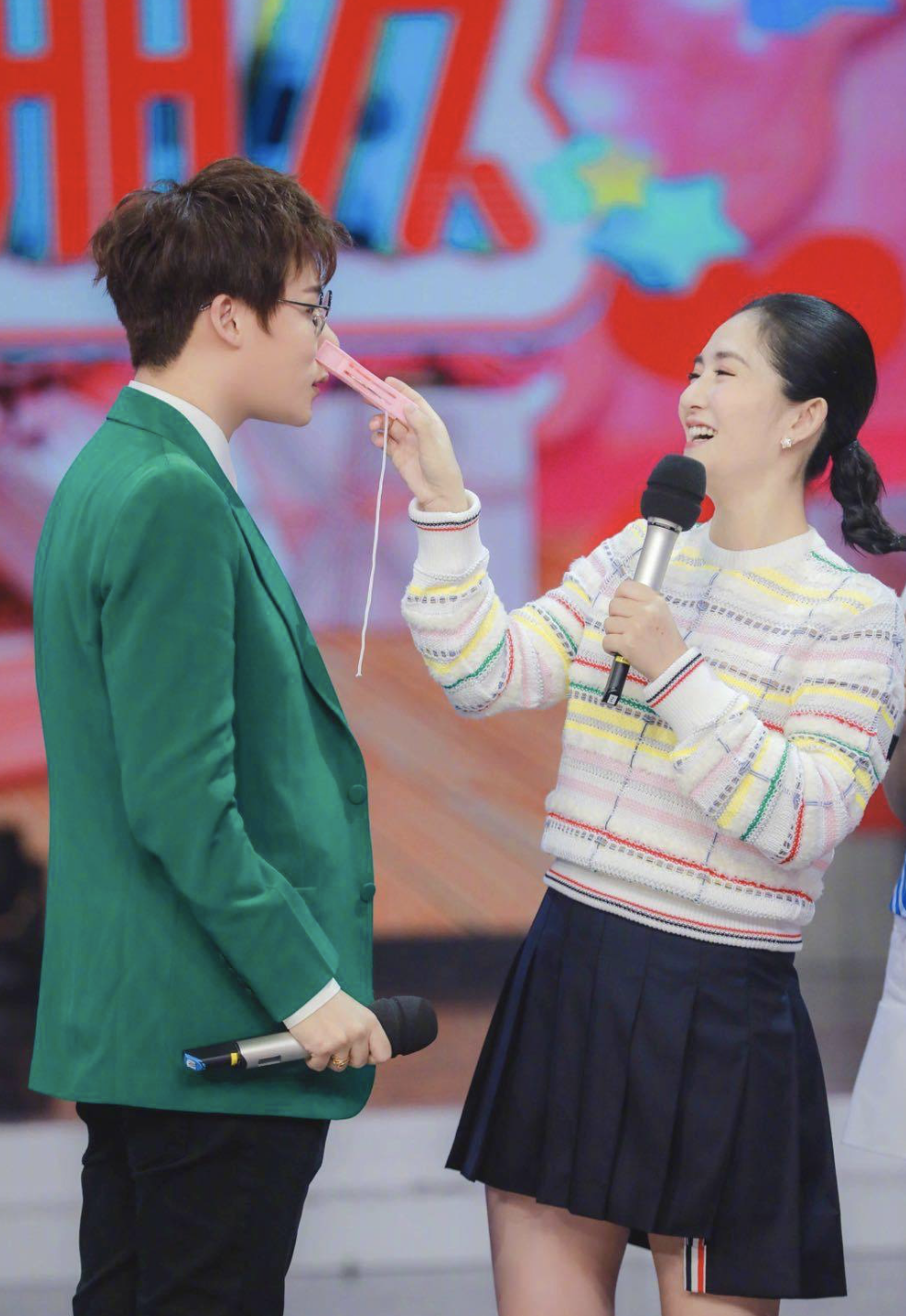 谢娜回归吴昕跌回傻大姐人设,自称东北赫本参加活动却这个造型?