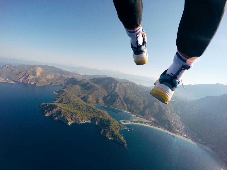 全世界风景最美的高崖跳伞,你只需要在2000米的高处纵身一跃