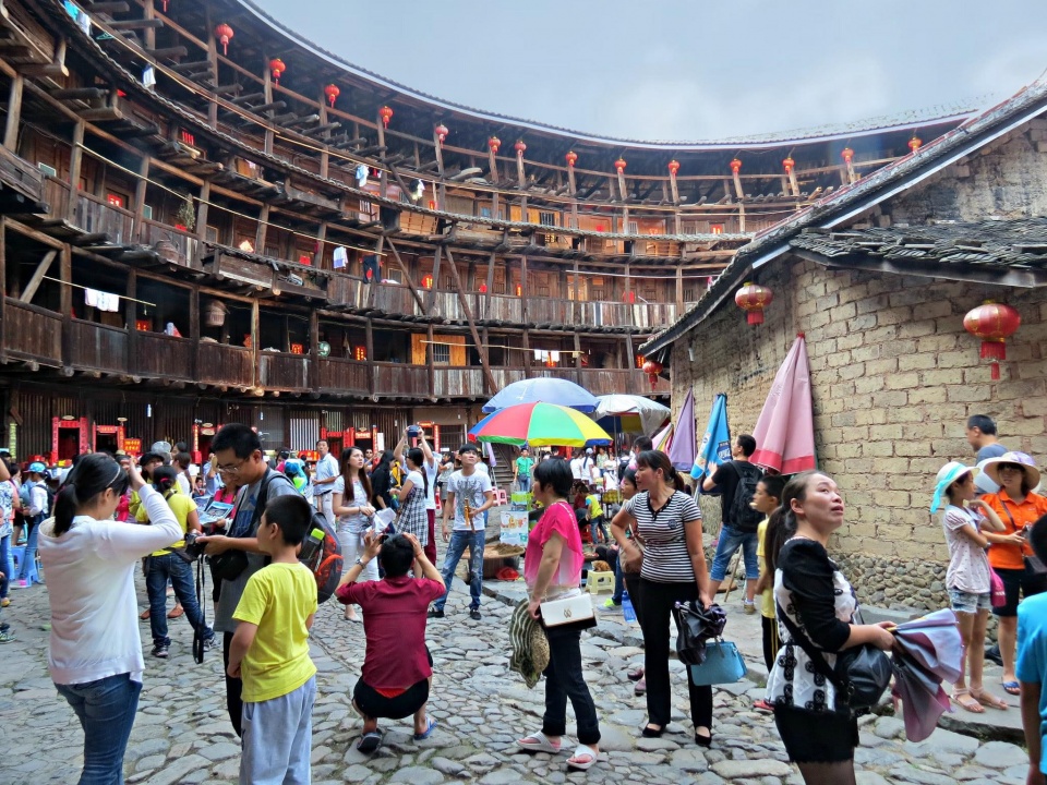 曾让美国虚惊一场,如今成全球网红景点|网红|土楼|客家人_新浪新闻