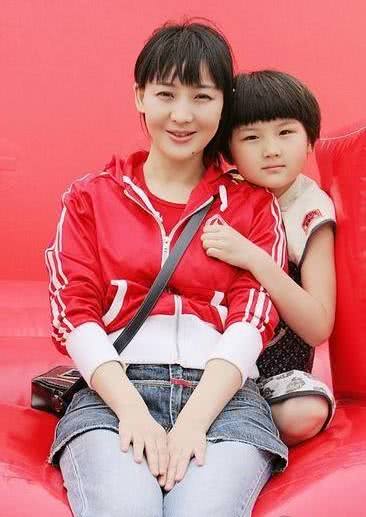 他称为"超级渣男",抛弃妻女跟小三潇洒,如今前妻收获爱情又来