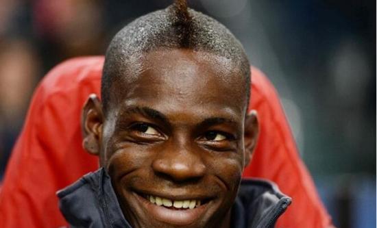 是什么使巴洛特利封神,梅西跪拜?盘点球星们的