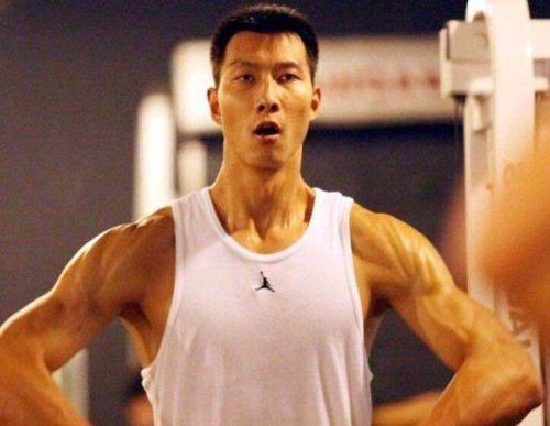 中国体坛冠军们腹肌亮相,易建联的腹肌,朱婷的腹肌,孙杨的腹肌