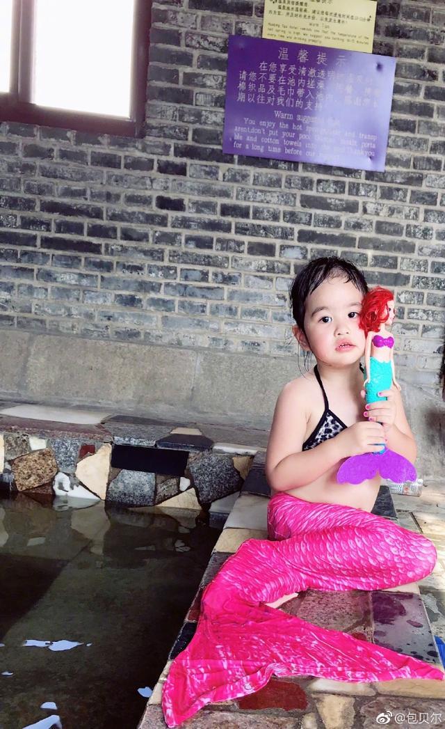 原来包贝尔女装这么美!我都可以想象饺子长大是什么样子了.