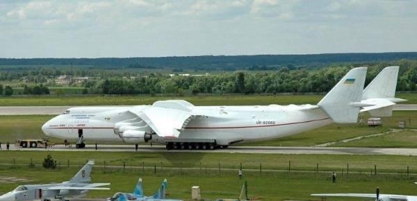 这是地球上最大的飞机六层楼高机翼近90米长