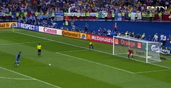 是什么使巴洛特利封神,梅西跪拜?盘点球星们的