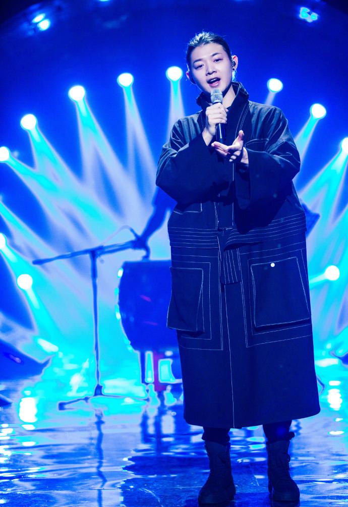 你可能不知道吧,霍尊演唱《小草》还隐藏着母亲当年的一个遗憾