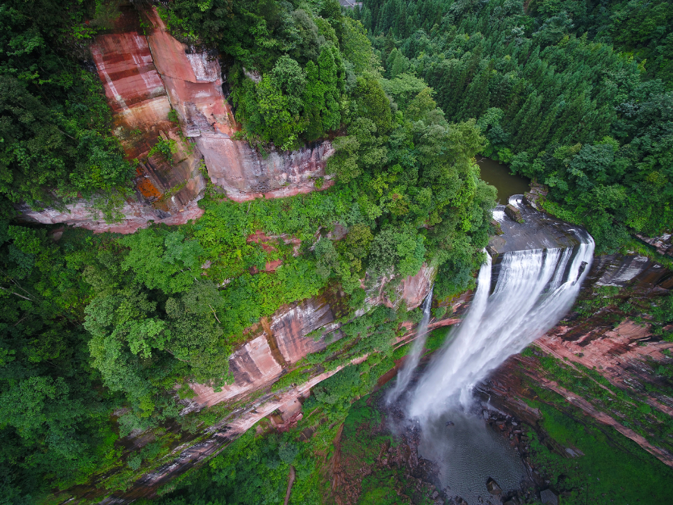 航拍重庆江津区四面山望乡台台瀑布