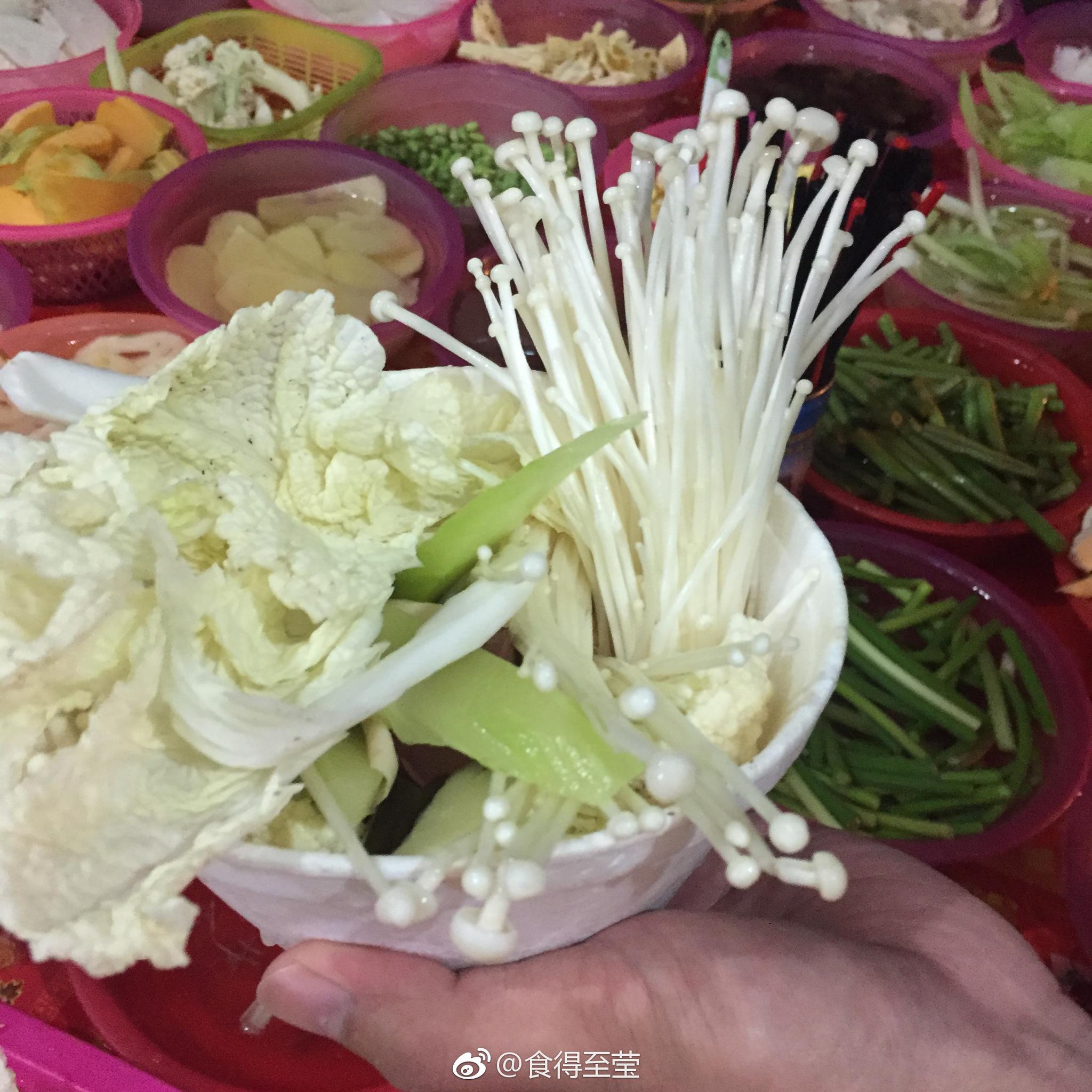 东莞这家麻辣烫,30多种素菜16块任装