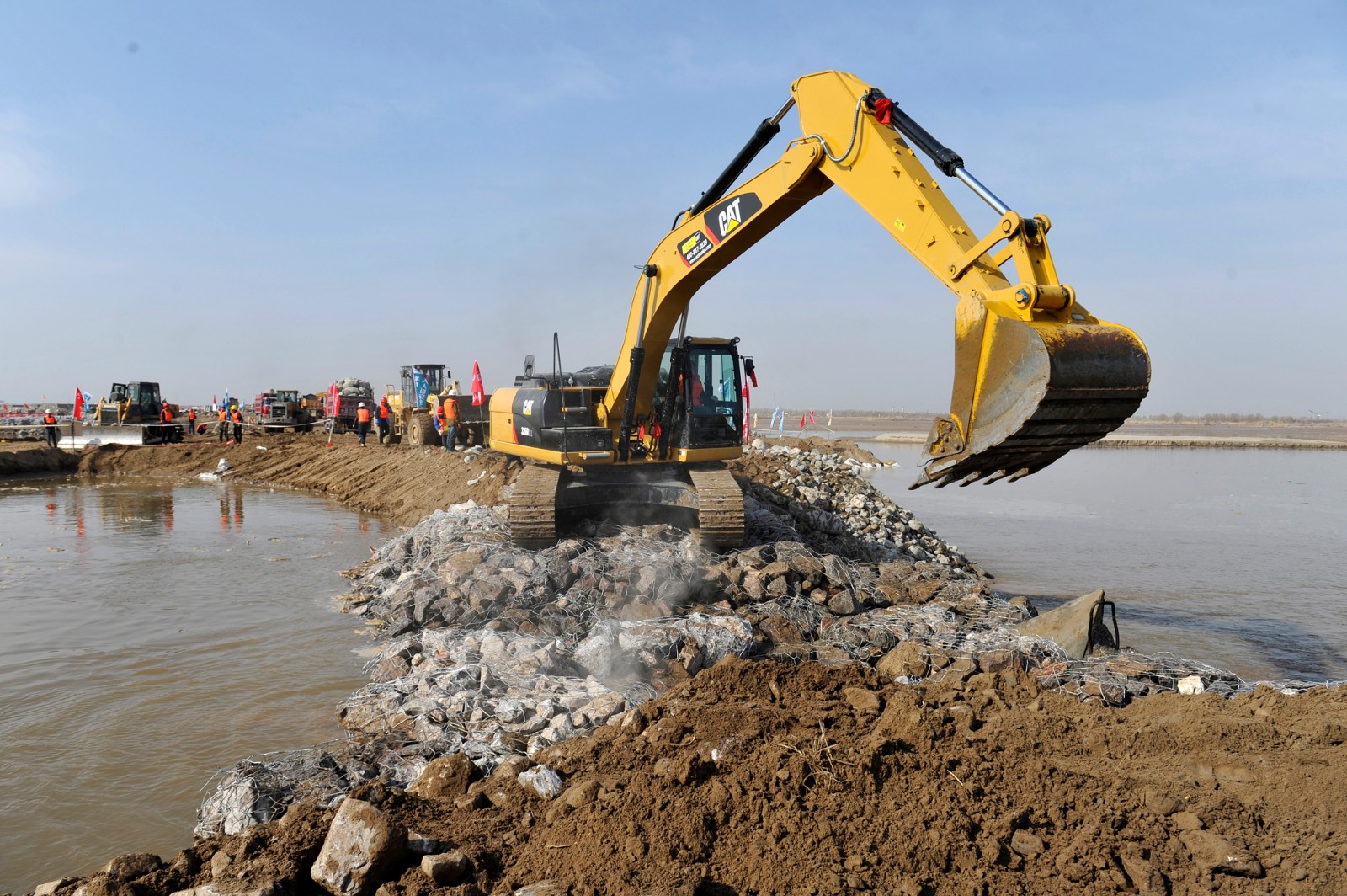 宁夏首次在游荡性河床成功截流黄河,保住30万亩良田