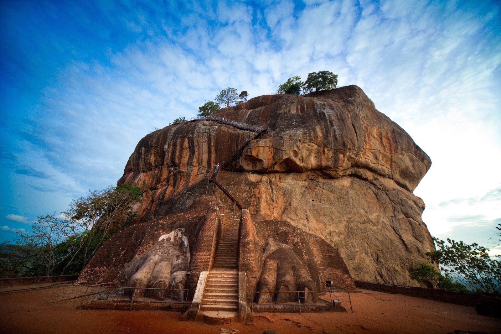空中皇家宫殿世界史上的人工奇迹 国王从上山到死从未下过山|狮子岩