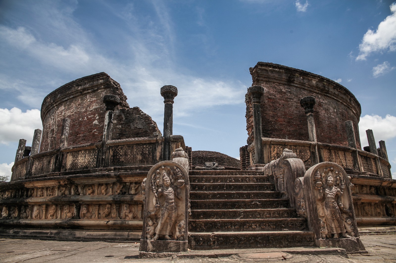国王从上山到死从未下过山|狮子岩|萨克拉门托国王|空中宫殿_新浪新闻