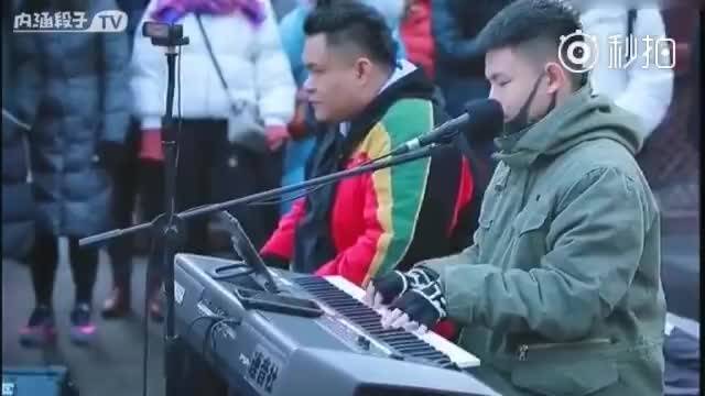 济南宽厚里连音社的两位小哥演唱一首体面,好