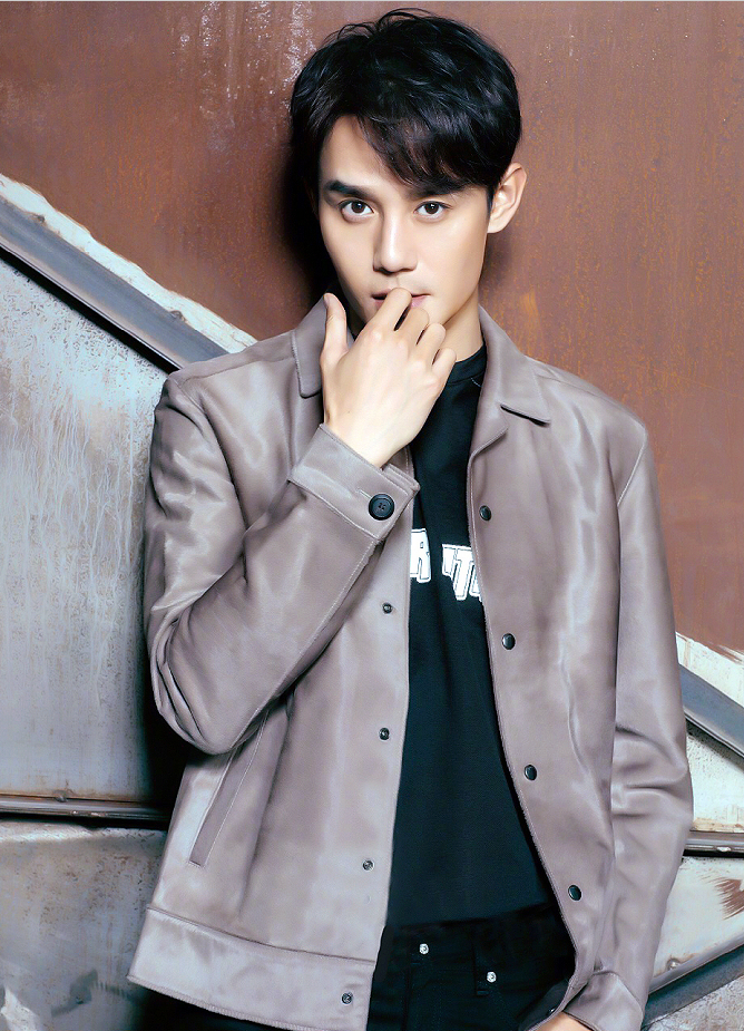 王凯手指舞 灵活且俊美的双手让人荷尔蒙爆棚 手纤长干净骨节分明