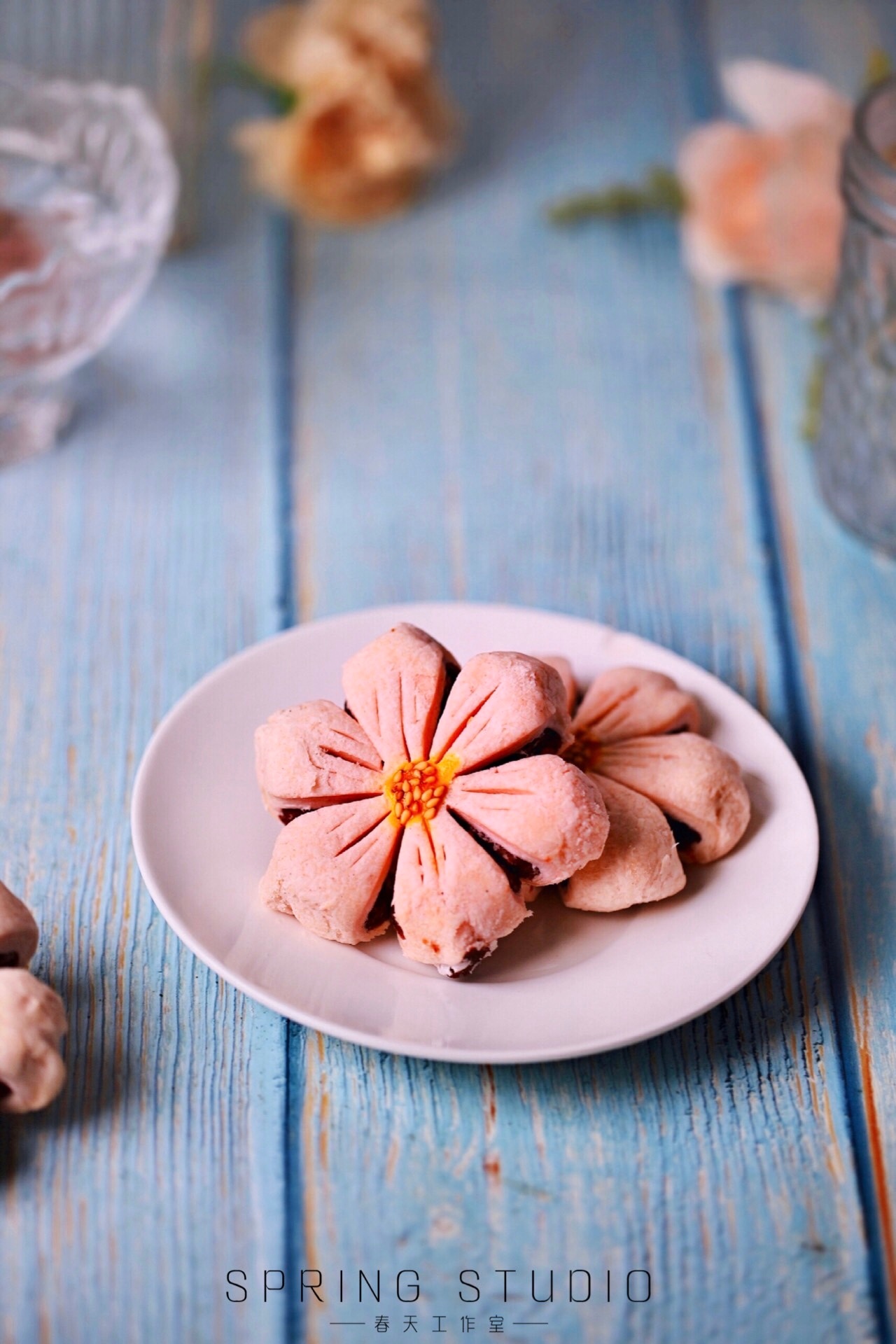 做了一份樱花酥,期待可以早日出门赏花