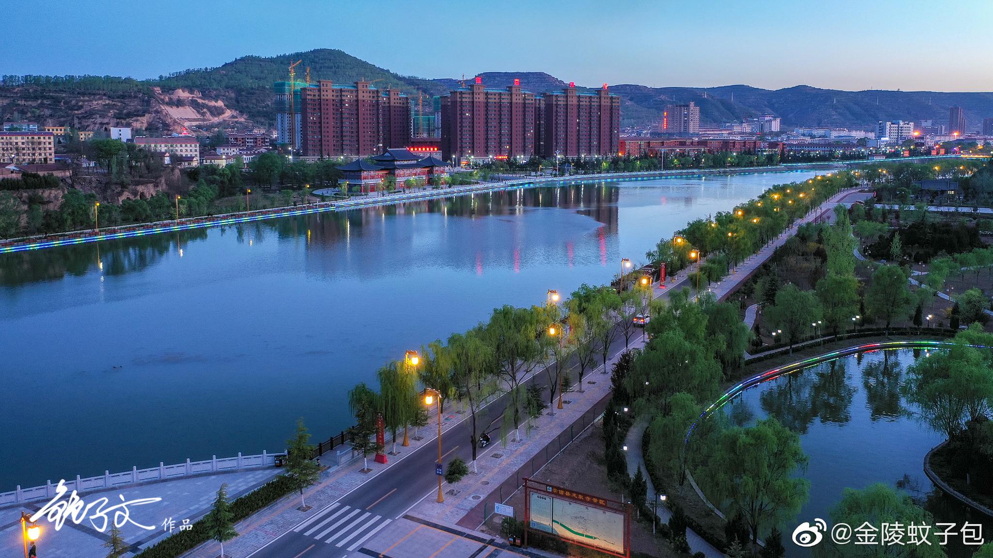 崇信县夜景一座只有10万多人的县城