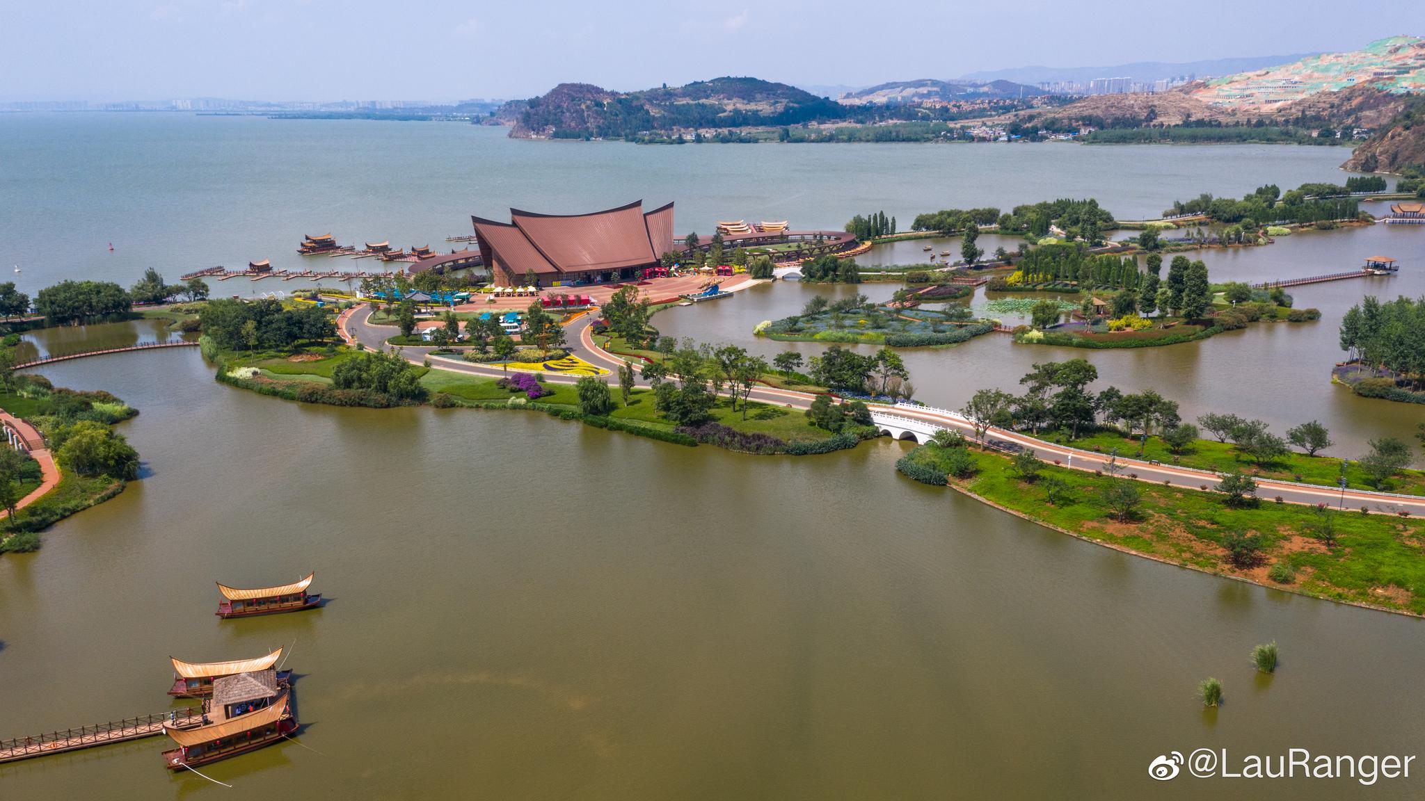 以古滇特有的“长脊短檐”建筑风格为主的滇海古渡大码头坐落在滇池南|七彩云南|徐行|湿地|美景|落日_新浪新闻