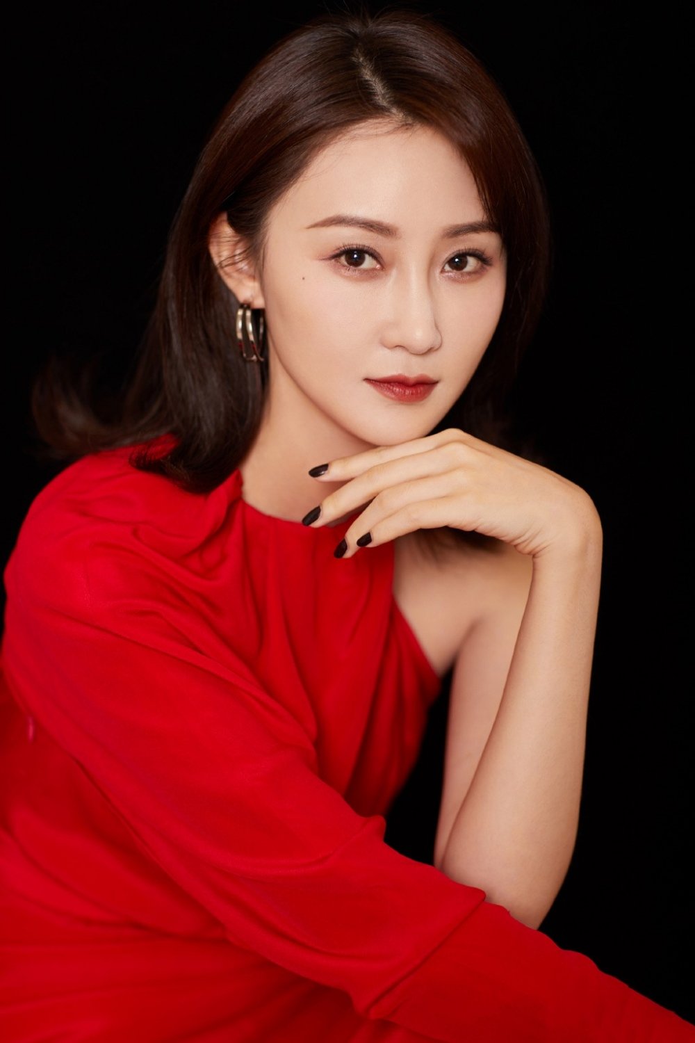 中国大陆女明星林鹏红色裙礼服性感妖娆诱惑写真集