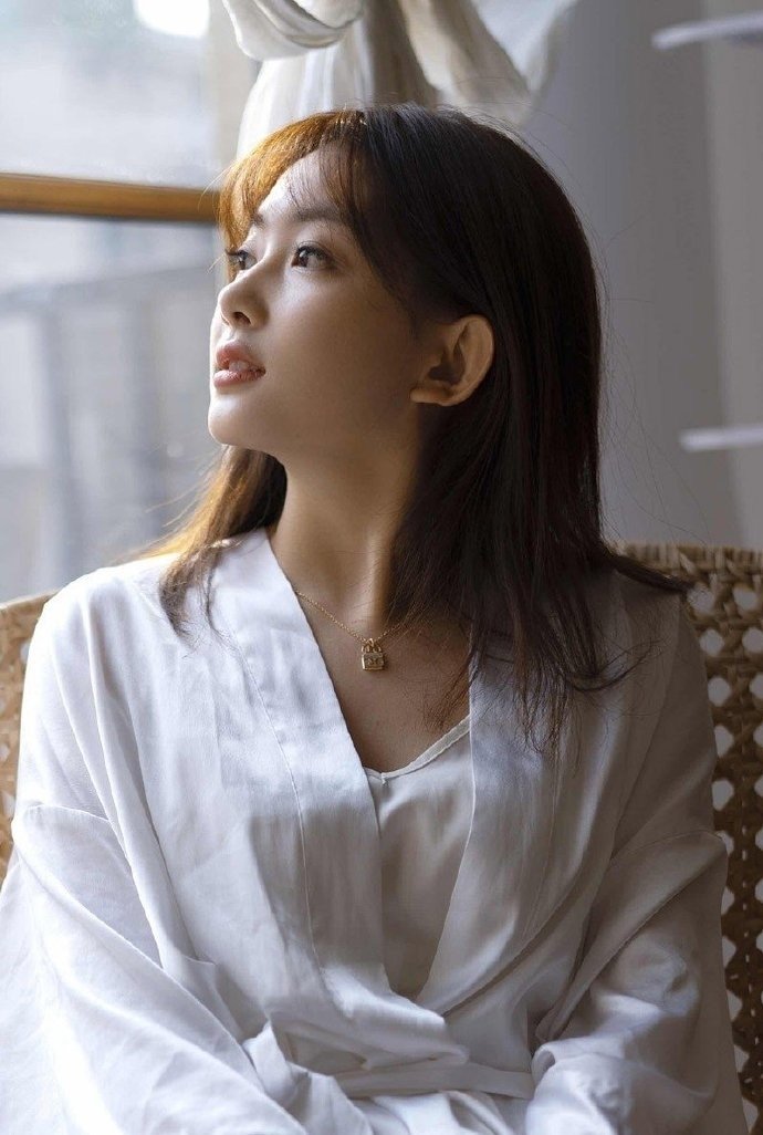高颜值美女御姐撩人浴袍美腿性感私房写真集
