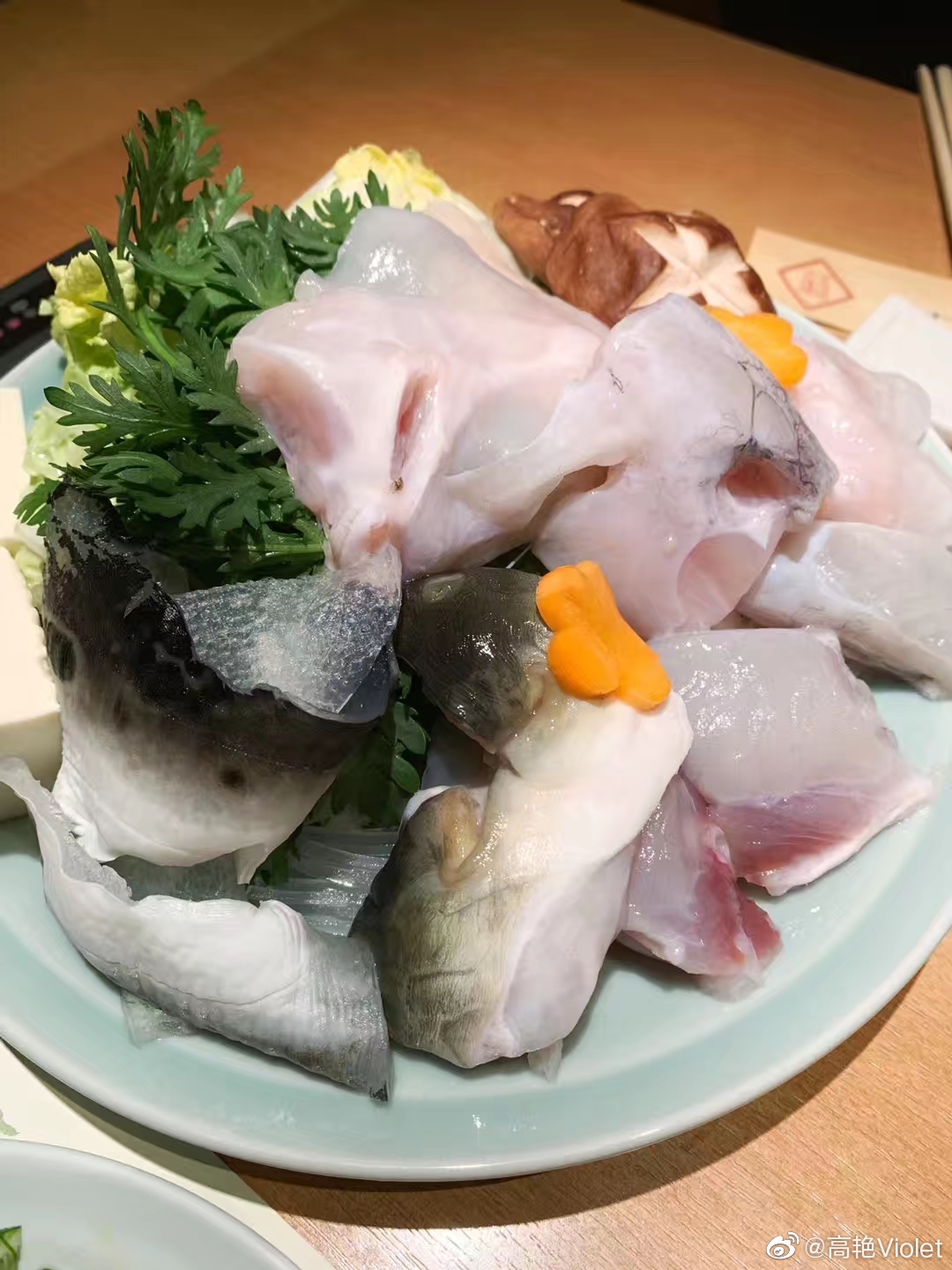 朋友推荐河豚刺身不敢吃看看美人 压压惊 朋友推荐河豚刺身不敢吃看看美人 压压惊