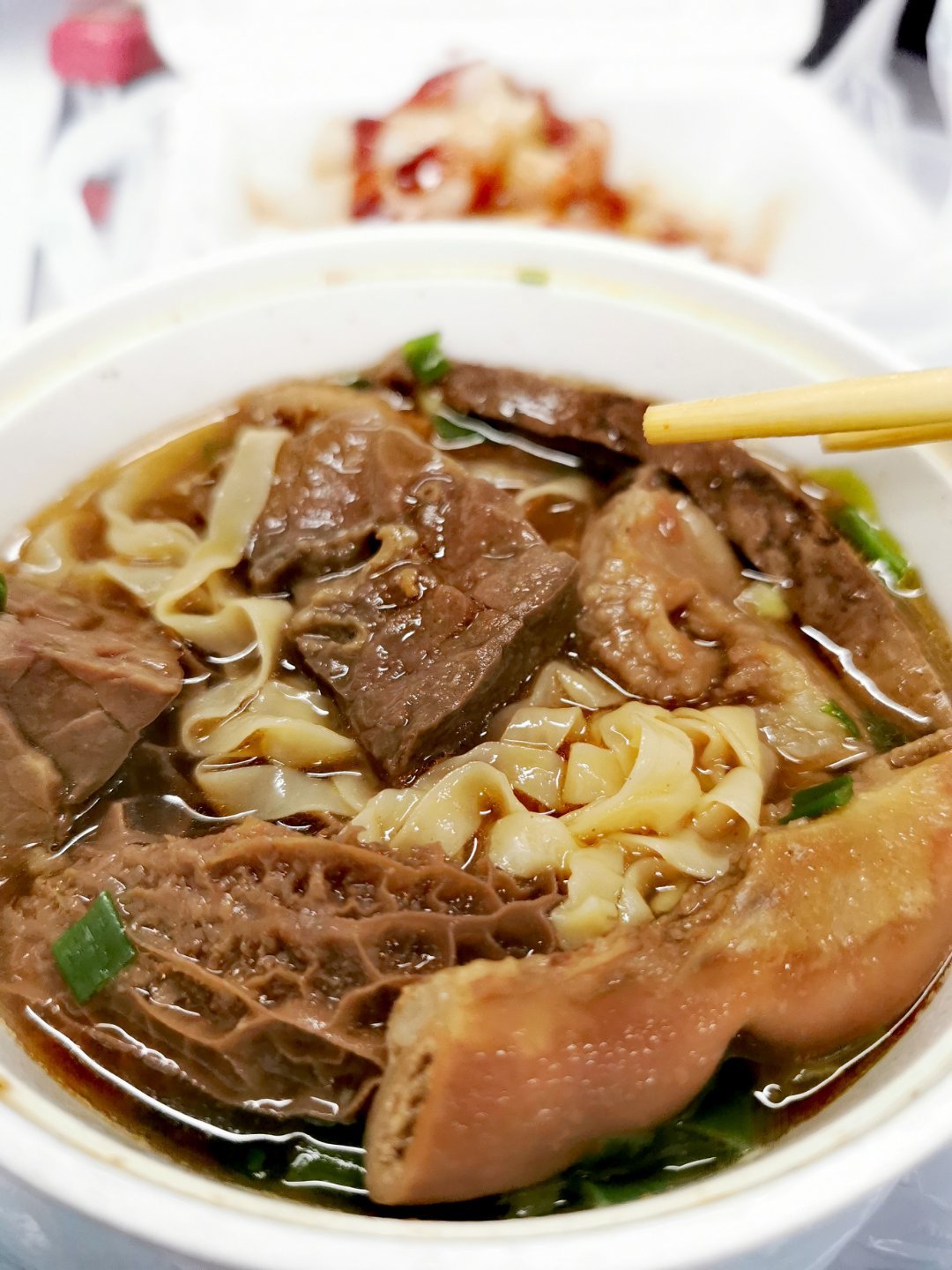 在厦门就喜欢沙茶面,在香港就喜欢牛腩面.