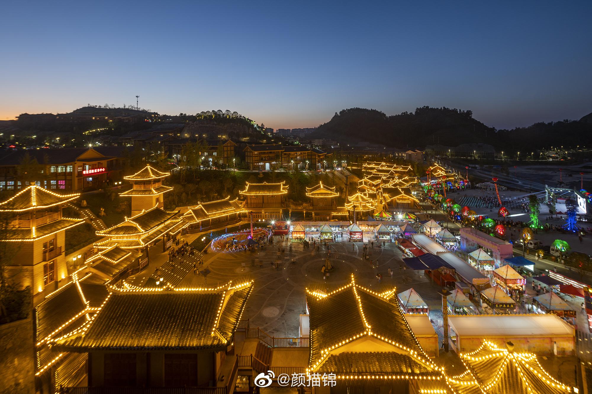 晴隆,有着举世闻名的二十四道拐,也有特色的彝族小镇阿妹戚托