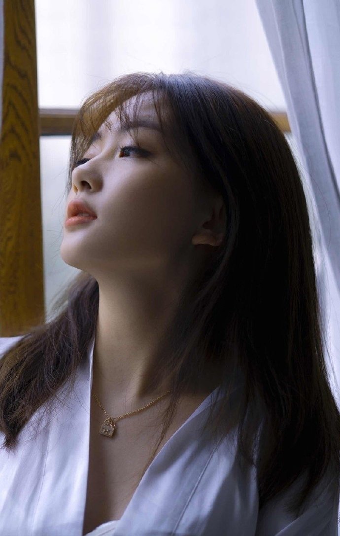 高颜值美女御姐撩人浴袍美腿性感私房写真集