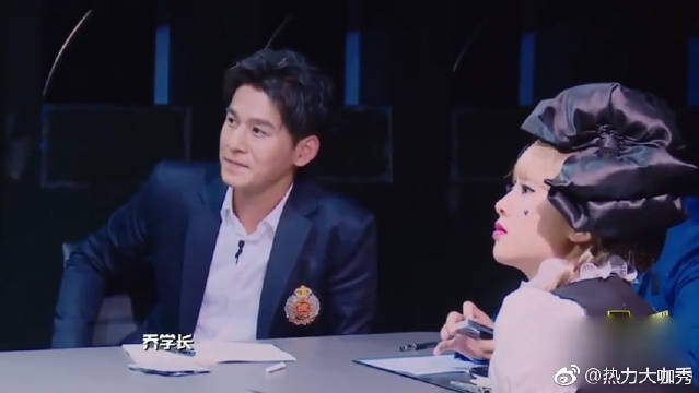 撒贝宁问何炅,抽烟吗喝酒吗,白敬亭在后面接了