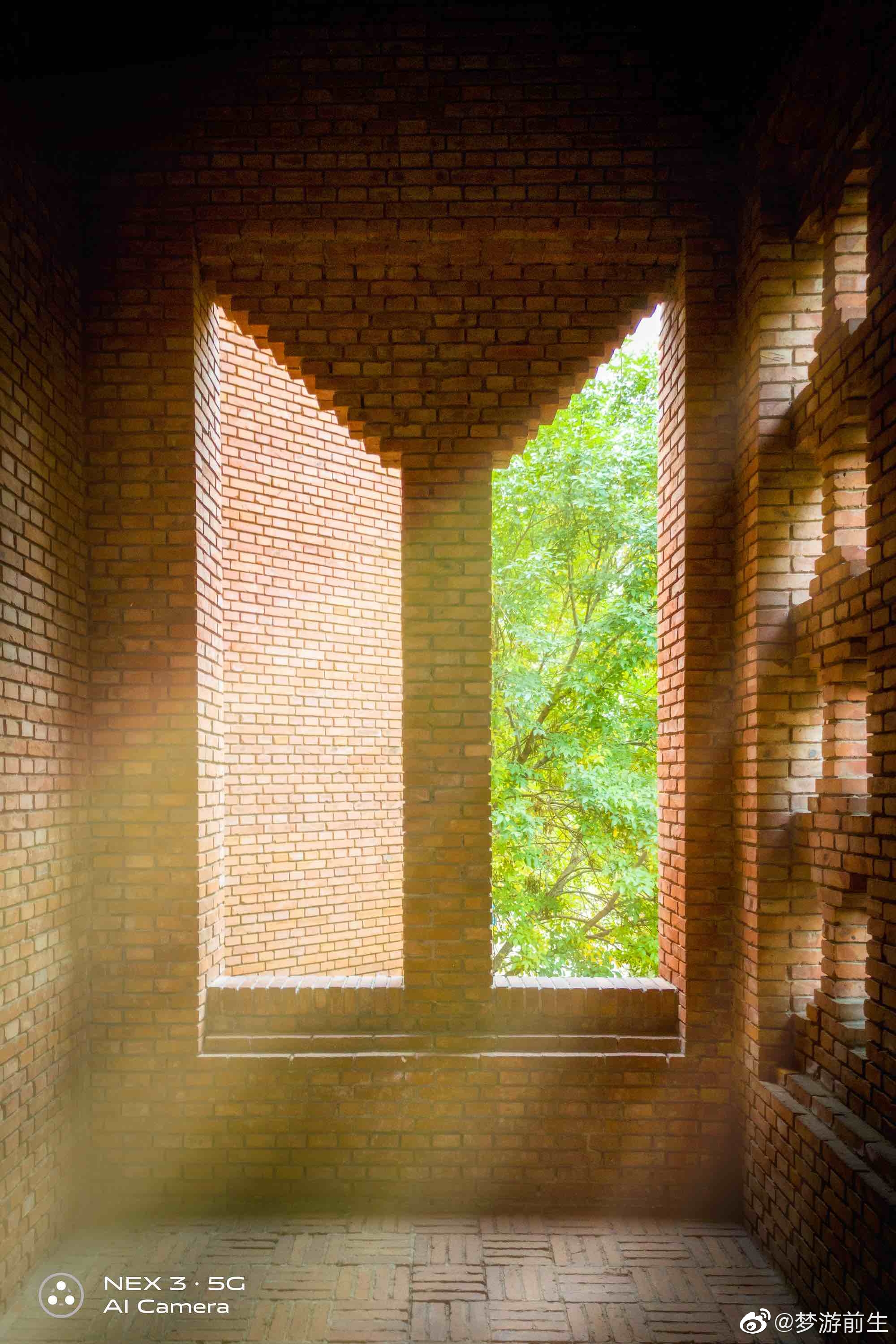 『北京红砖美术馆丨钢筋水泥中的另类建筑』红砖作为一种带有历史