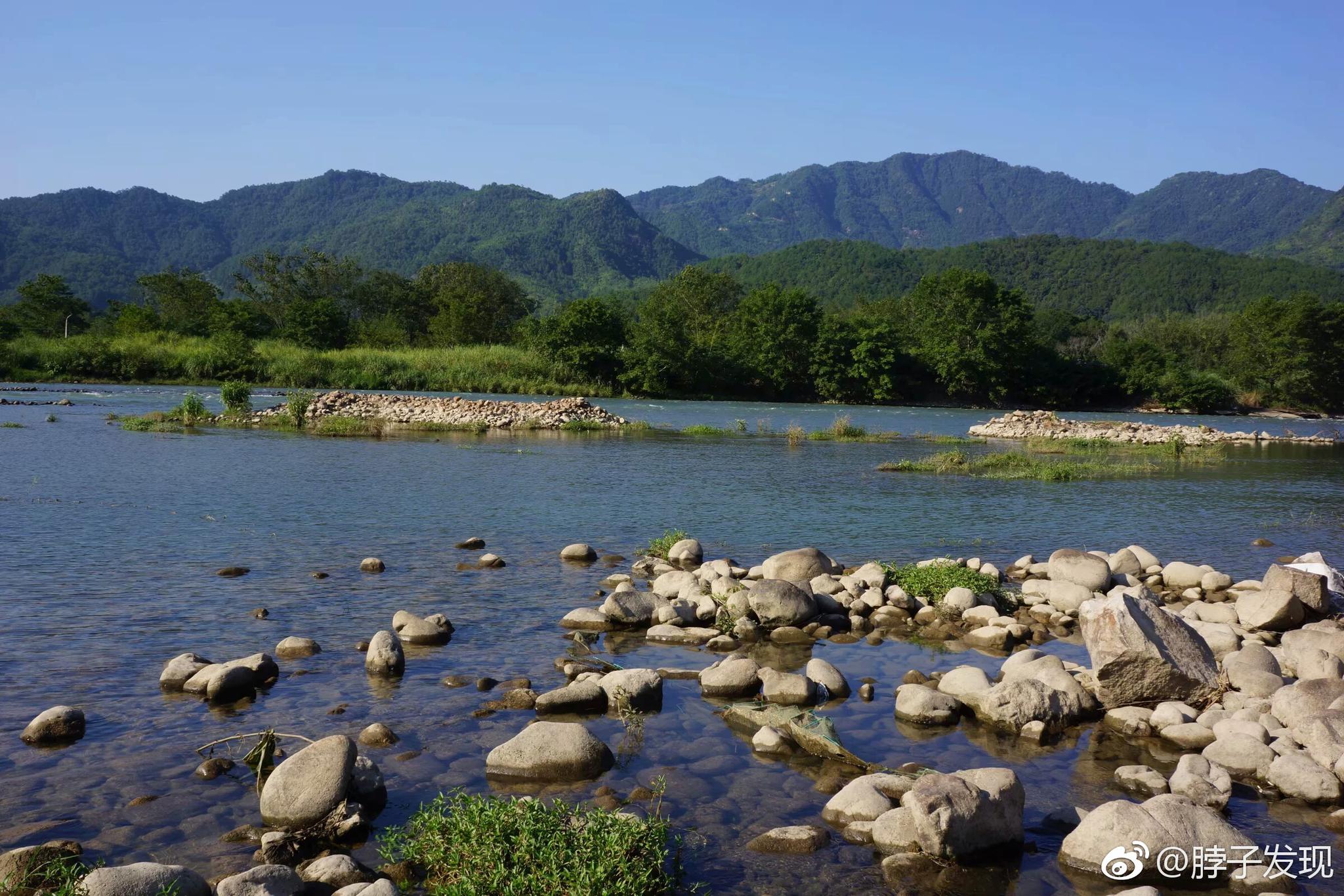 福建宁德霍童溪城市远郊的世外桃源水色清澈空气清新