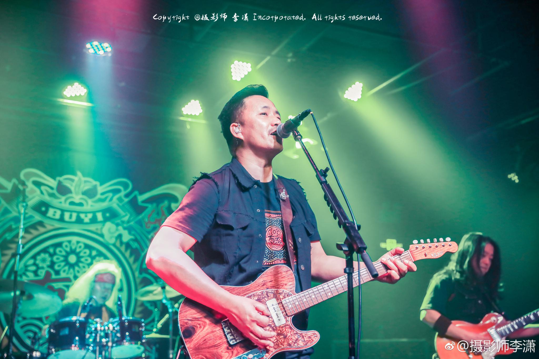 布衣乐队全国巡演合肥站唱了罗马表