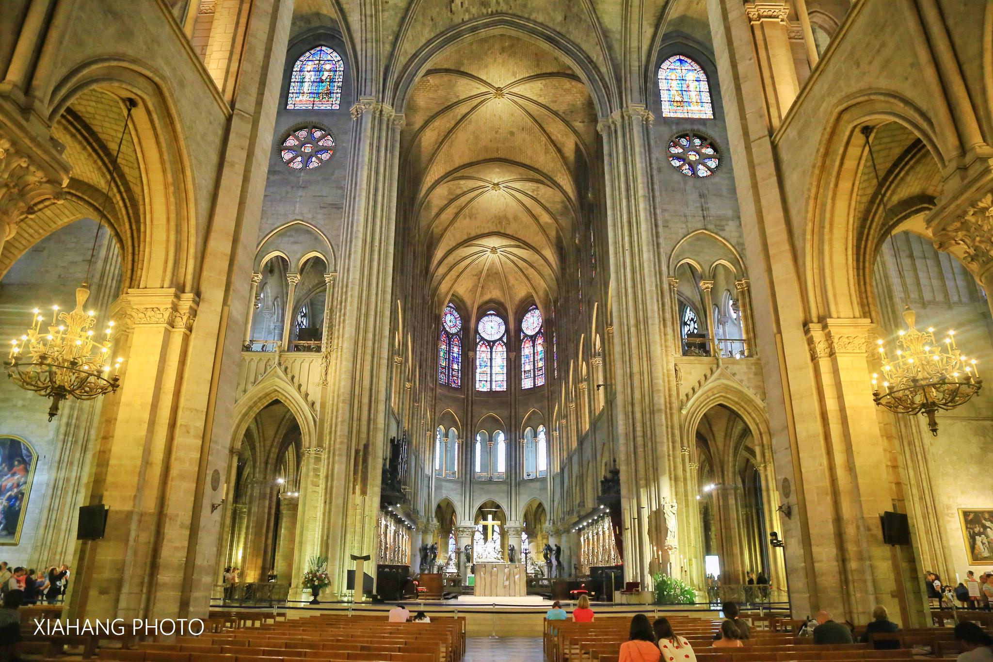 巴黎圣母院毁于大火,卡西莫多失去了心爱的姑娘,也失去了钟楼