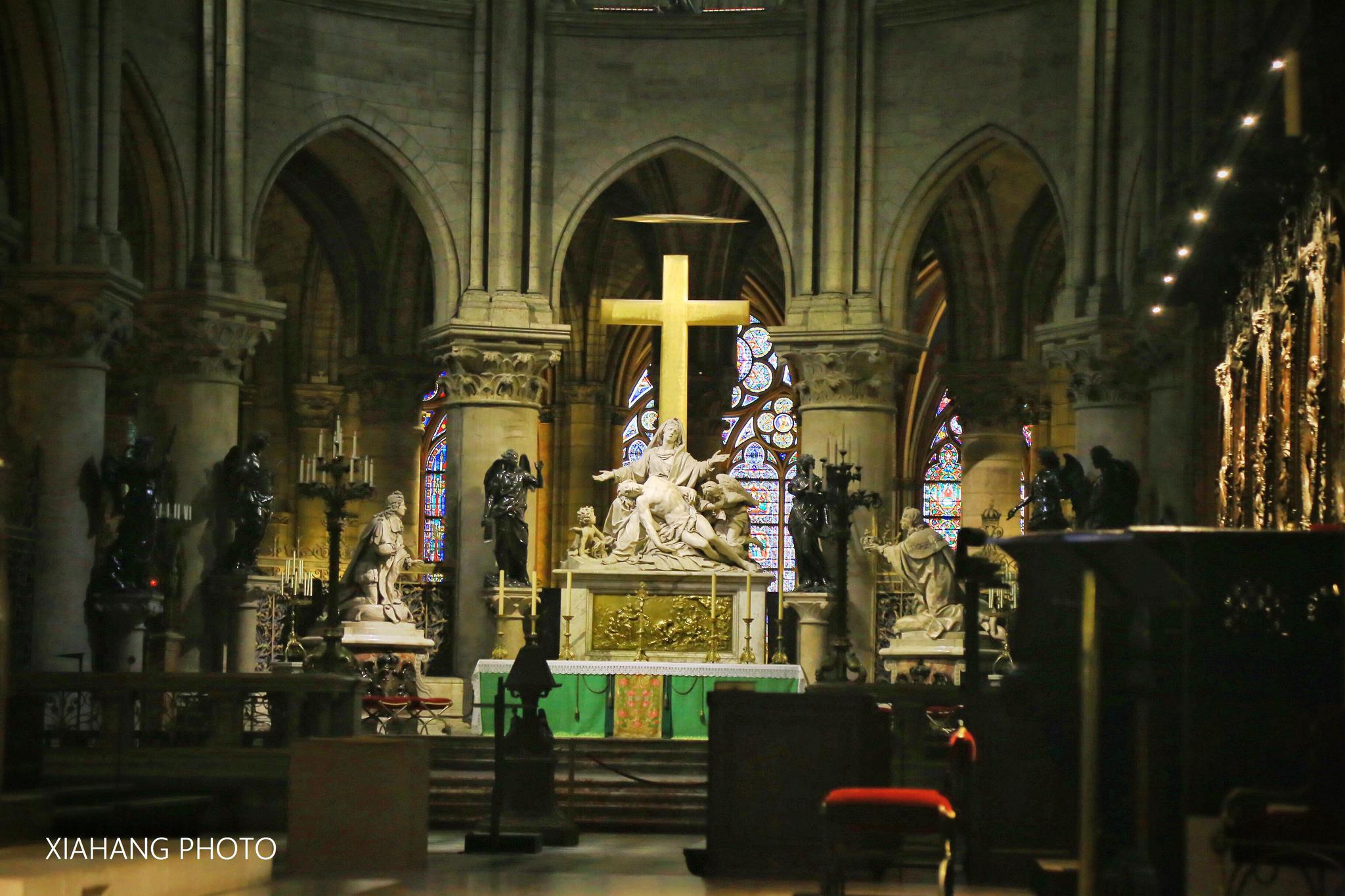 巴黎圣母院毁于大火,卡西莫多失去了心爱的姑娘,也失去了钟楼