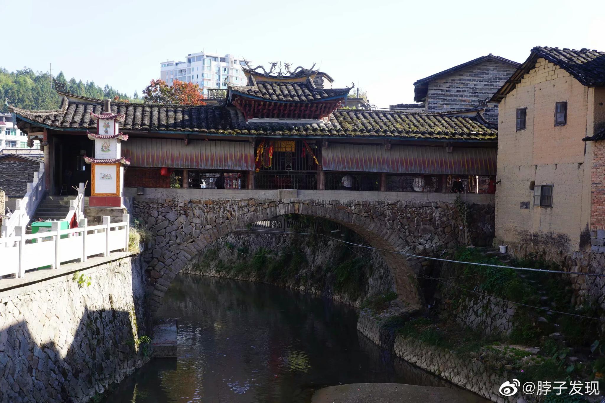 福建屏南古厦花桥,位于县城中心的廊桥,始建于清乾隆年间