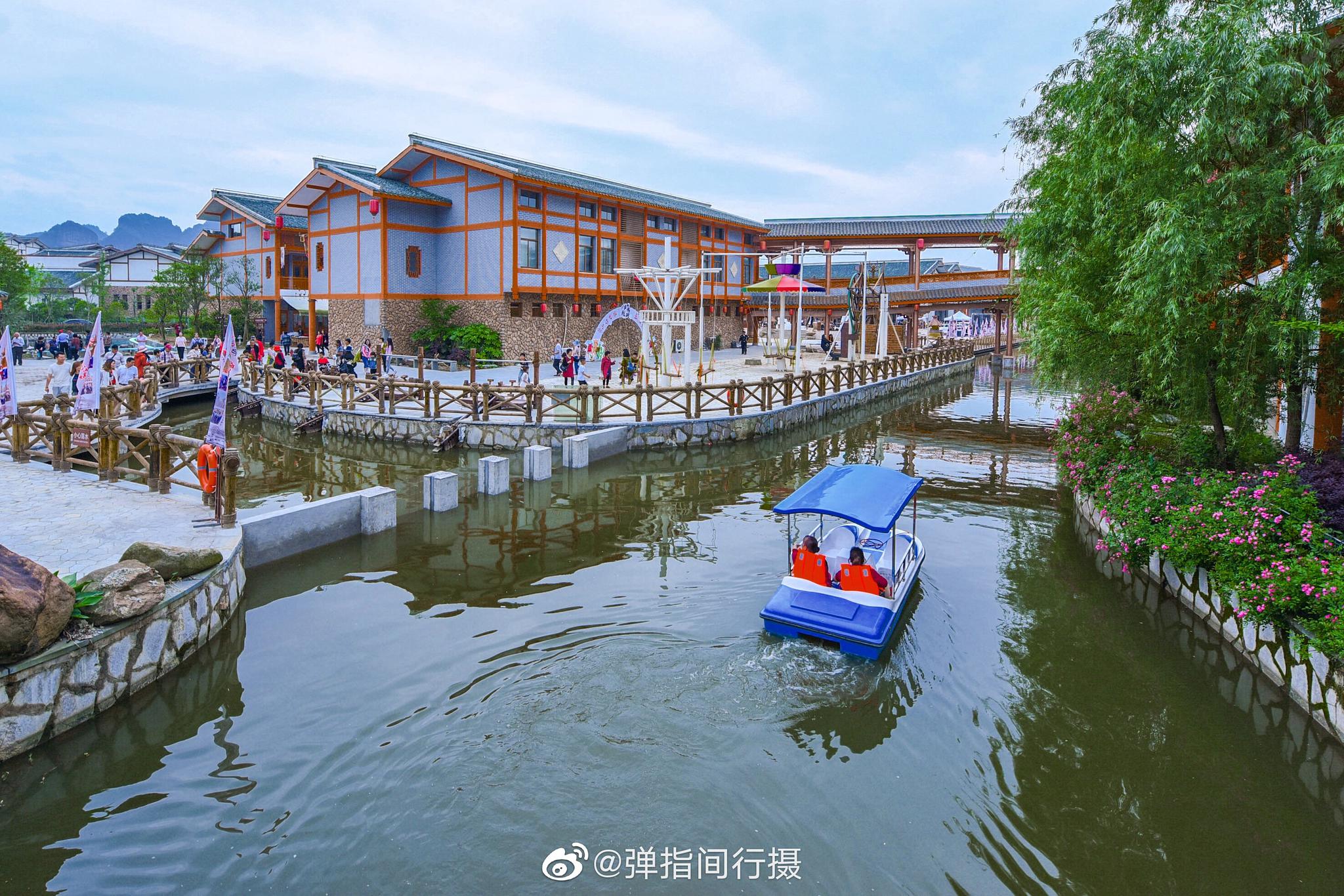 古越水街位于江西鹰潭龙虎山景区的道养小镇