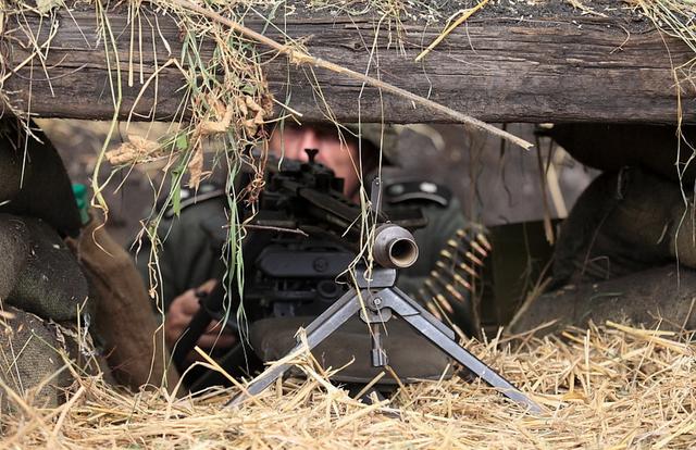 mg42机枪真的所向披靡?仍有严重不足,副射手需要携大量备用枪管