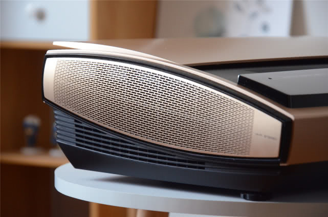 拥有150英寸霸气电视是什么体验坚果s34k激光电视评测