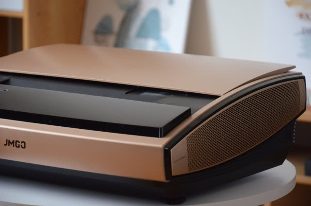 拥有150英寸霸气电视是什么体验坚果s34k激光电视评测