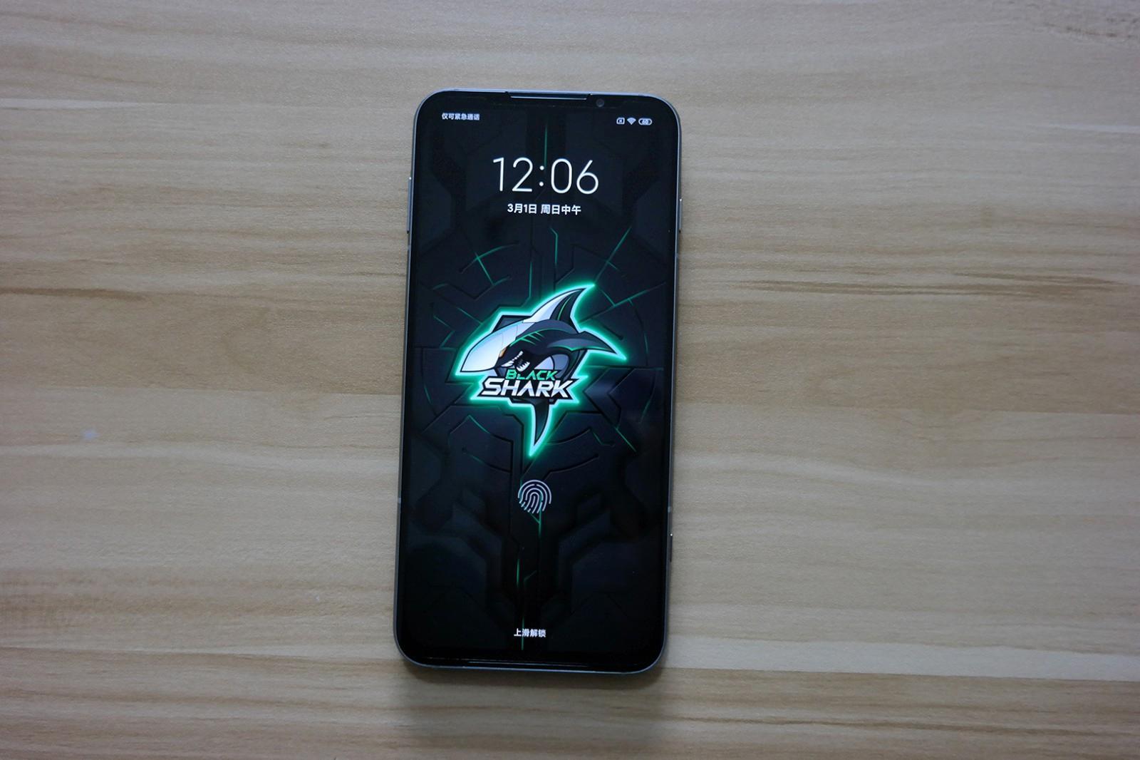 腾讯黑鲨3 pro开箱上手详细评测!自带外挂的5g专业游戏手机