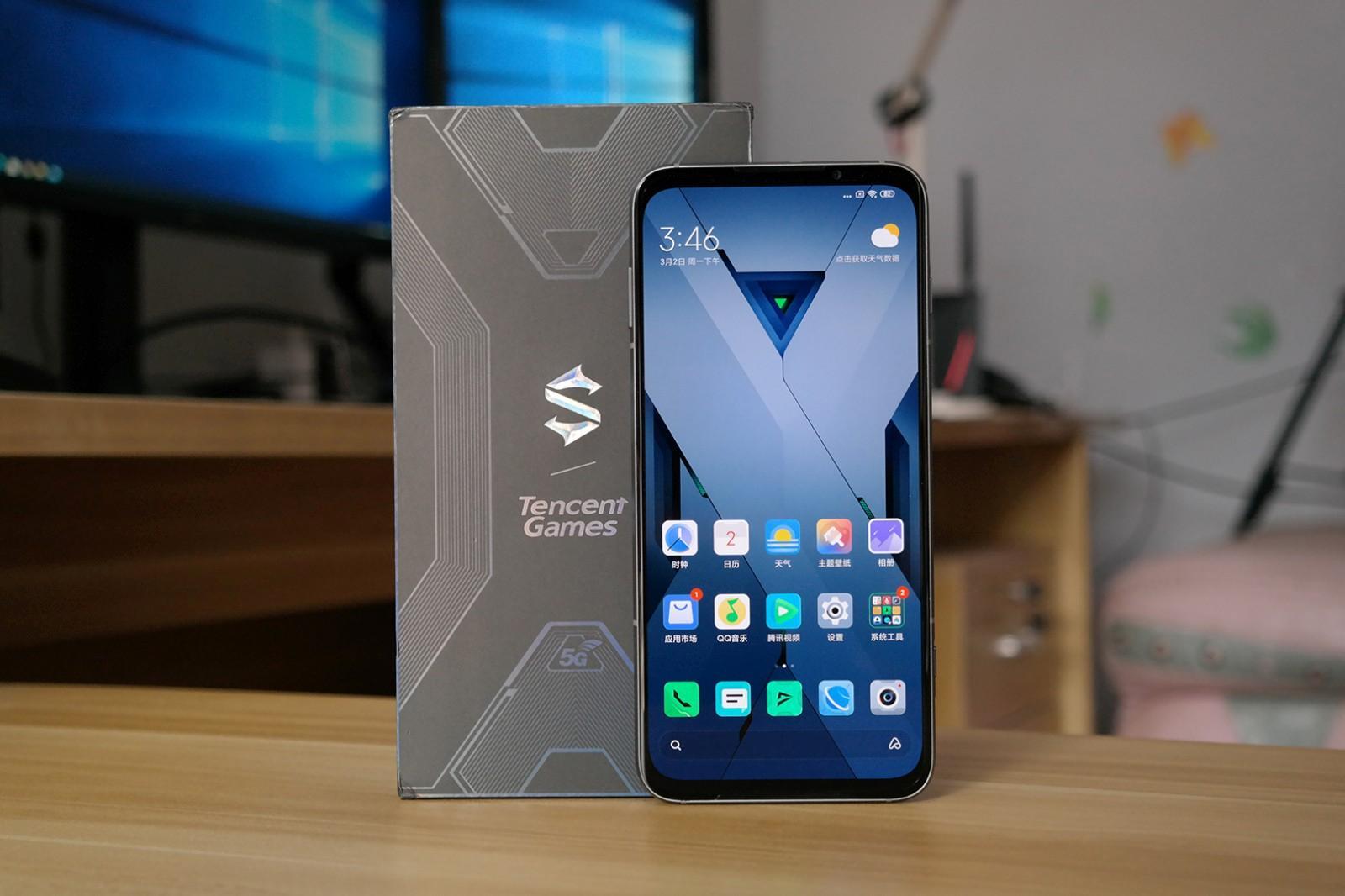 腾讯黑鲨3 pro开箱上手详细评测!自带外挂的5g专业游戏手机