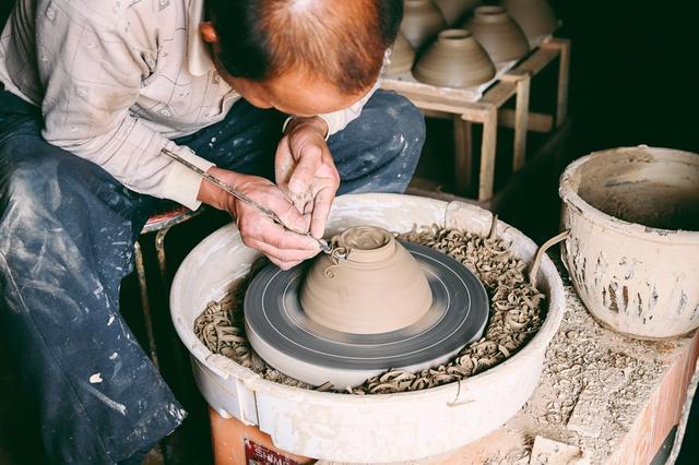 痘姆古陶,有着6000多年历史的陶器手工制作技艺,如今却濒临失传|陶瓷
