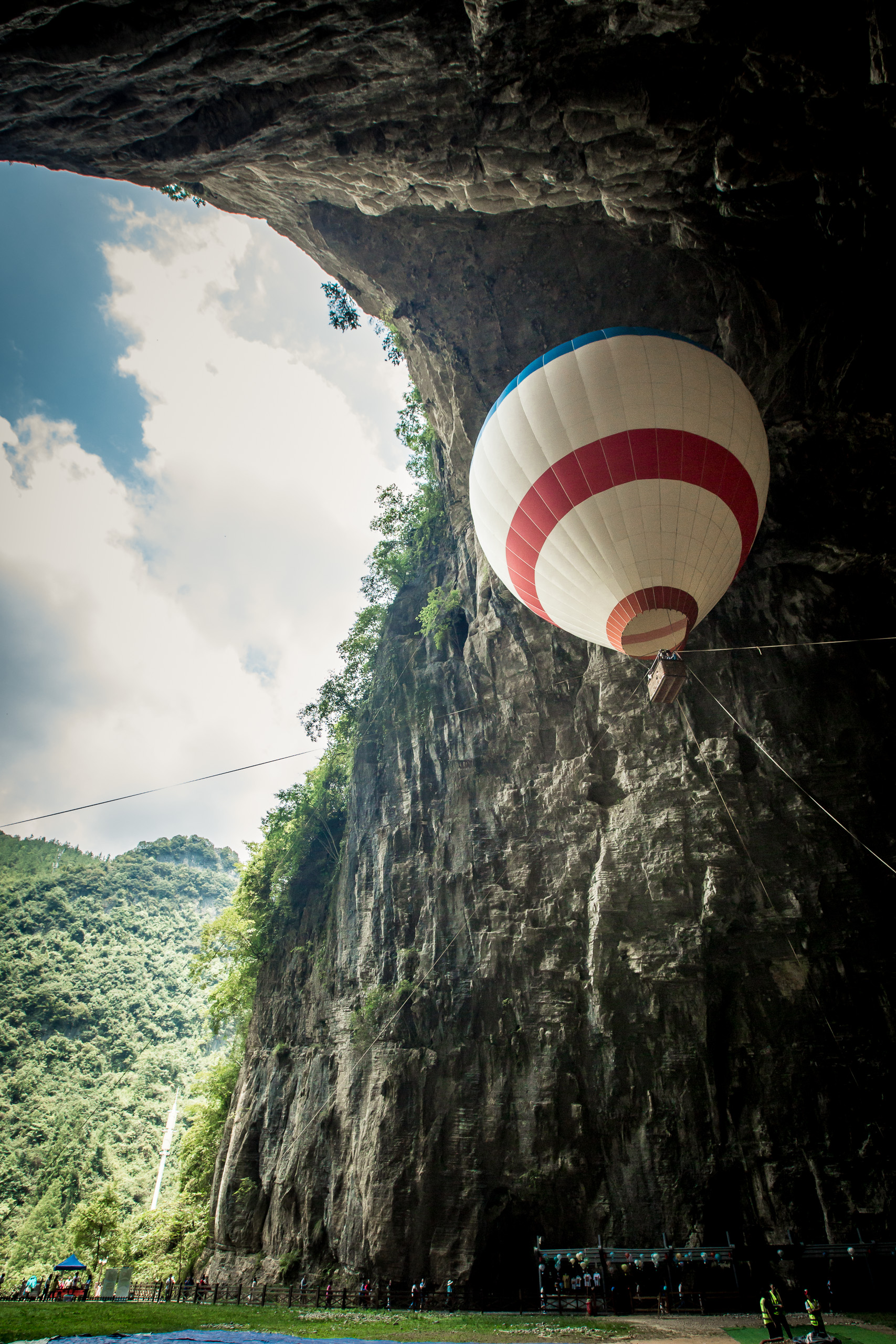 利川腾龙洞洞穴热气球想不想体验一下