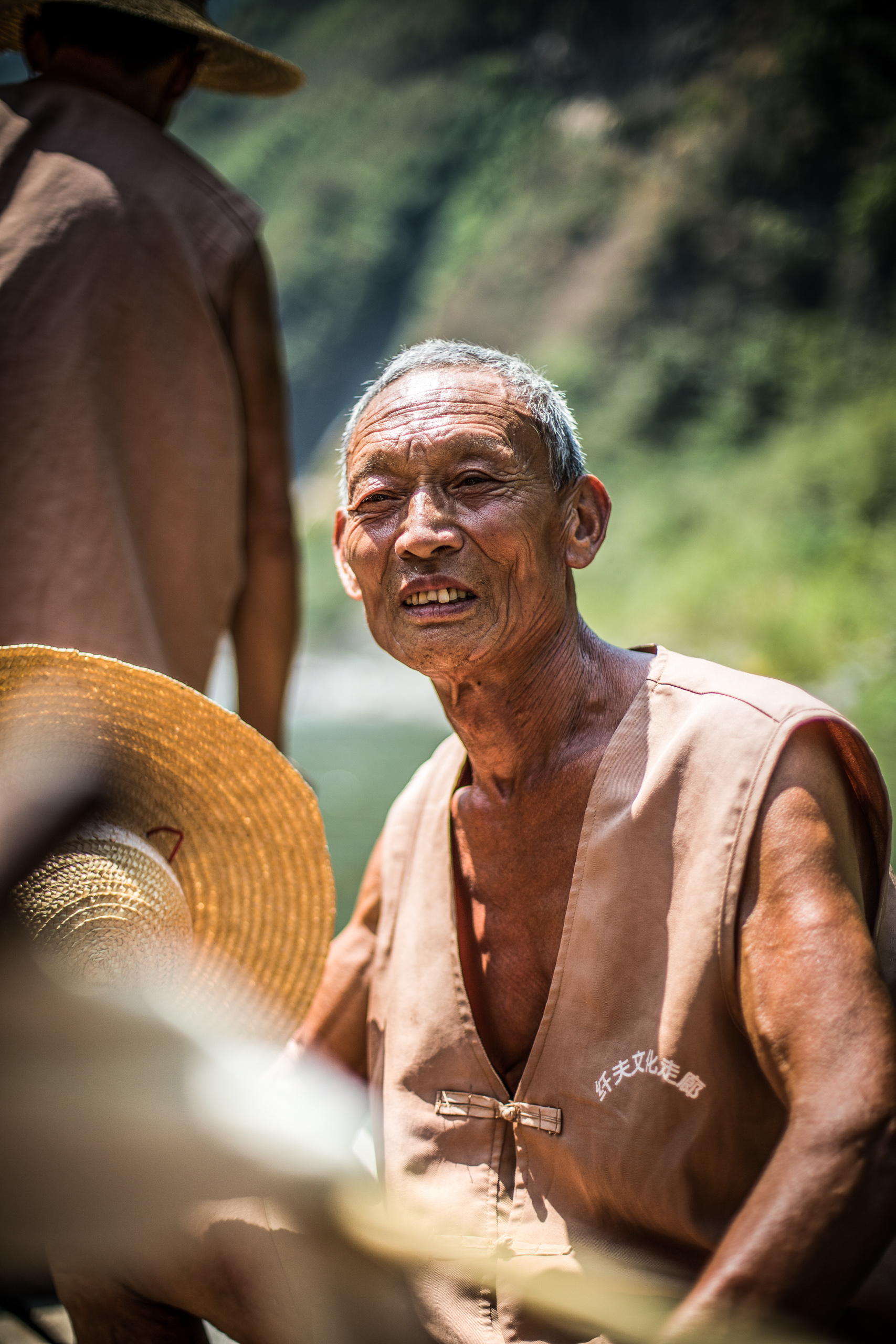 神农溪上纤夫拉纤在看电影《漂洋过海来爱你》时就迷上了神农溪,纤夫