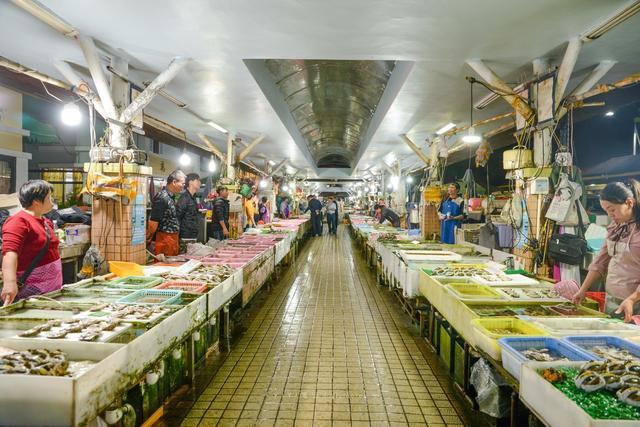 销往港澳地区的海鲜市场,却是广州最接地气的市场