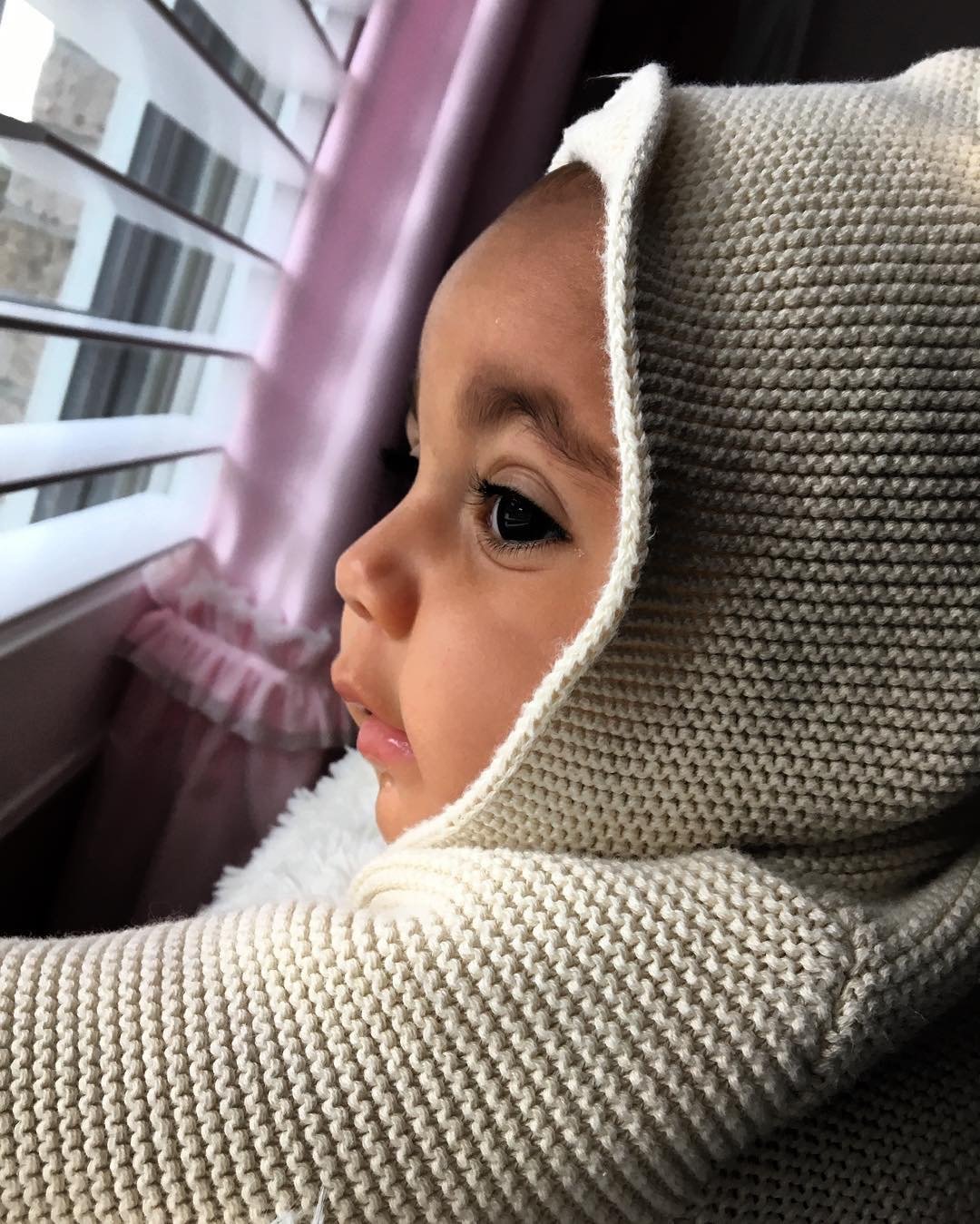 这就是欧文的女儿阿祖莉啦,小宝贝超可爱的