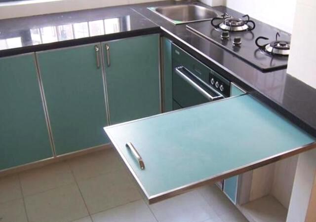 橱柜门这样设计还是第1次见,实用又方便,一物多用效果完美