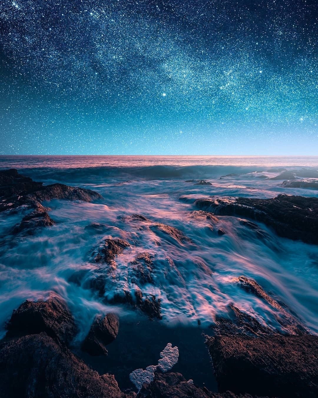 我抬手 却触不到星空 仍幻想把银河围绕你 我抬手 却触不到星空 仍幻想把银河围绕你