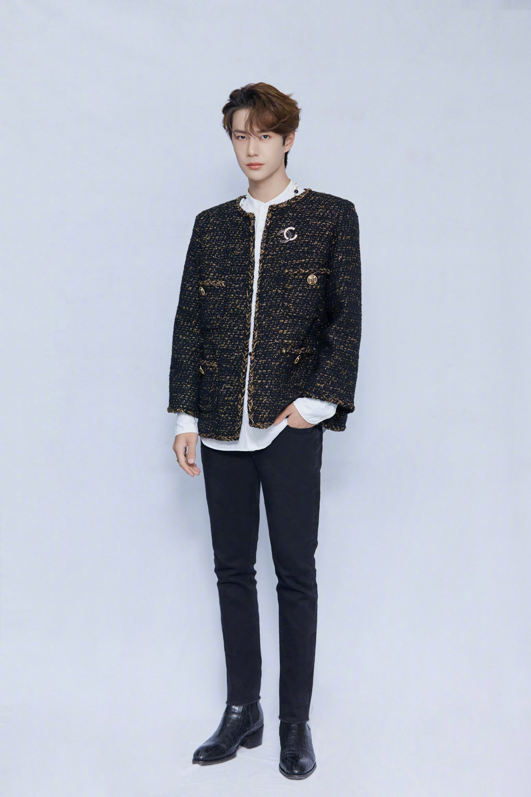 uniq-王一博 身着chanel 2019秋冬 "巴黎-纽约"高级手工坊系列夹克